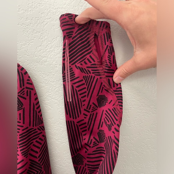 Brooks Activewear Running Long Sleeve Pull Over Sweater Pink Black Size Medium - Picture 4 of 8